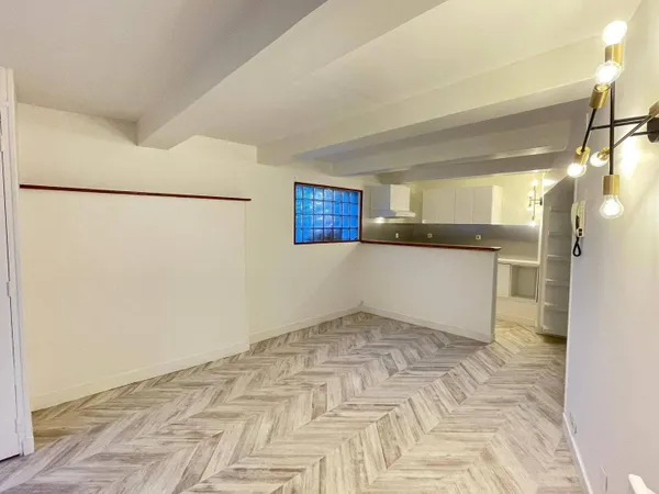 Studio 1 pièce 33 m² 