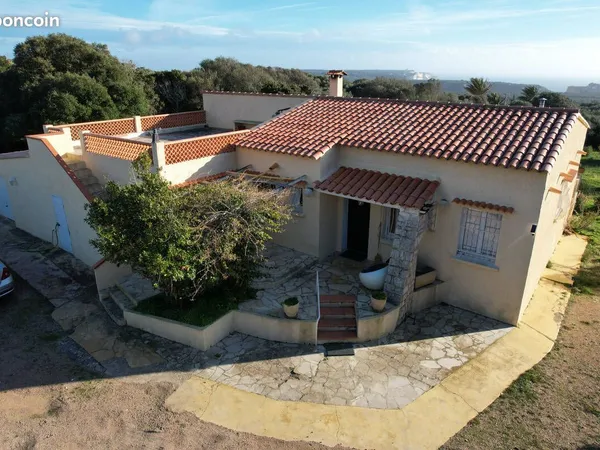 À vendre - Bancarello Bonifacio : Villa à Fort Potentiel avec Vue Mer Panoramique 