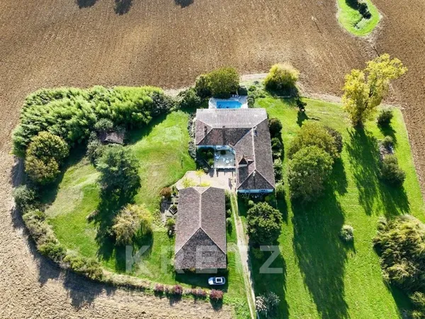 Maison 11 pièces 312 m²