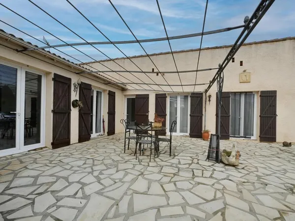 Maison de 5 pièces de 90 m² située à Jonquières-Saint-Vincent 