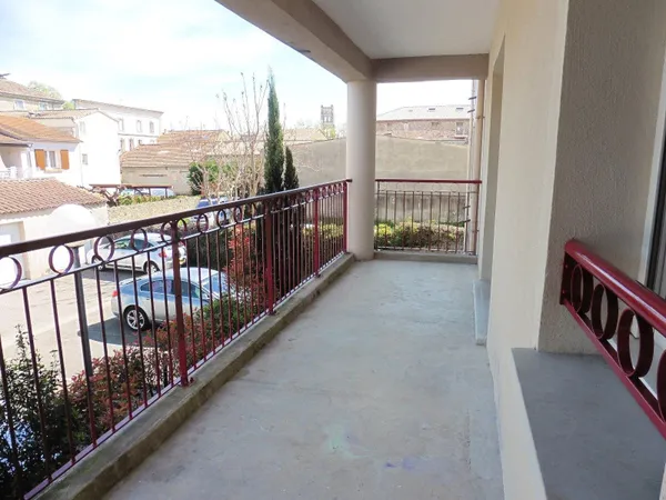 Appartement 3 pièces avec terrasse et ascenseur. 