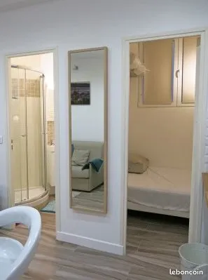 APPARTEMENT F2 location meublée quartier très calme 