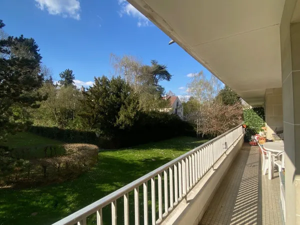 Grand 5 pièces avec Terrasse à Louveciennes 