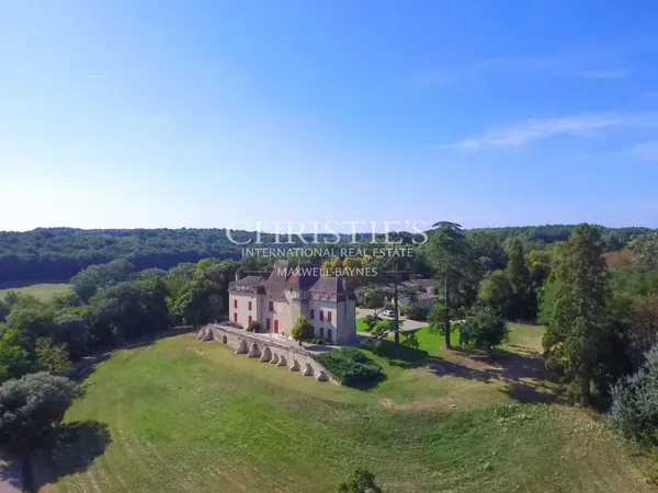 Région de Bordeaux Château historique exceptionnel à vendre 