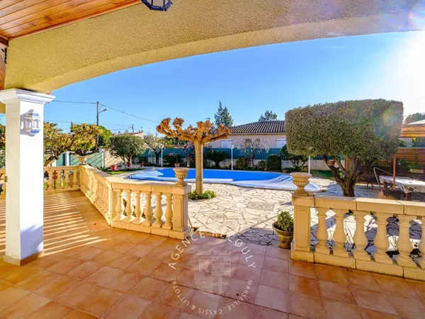VILLA AVEC PISCINE - GARAGE LA CIOTAT 13600 