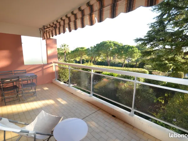 Studio 1 pièce 30 m² 