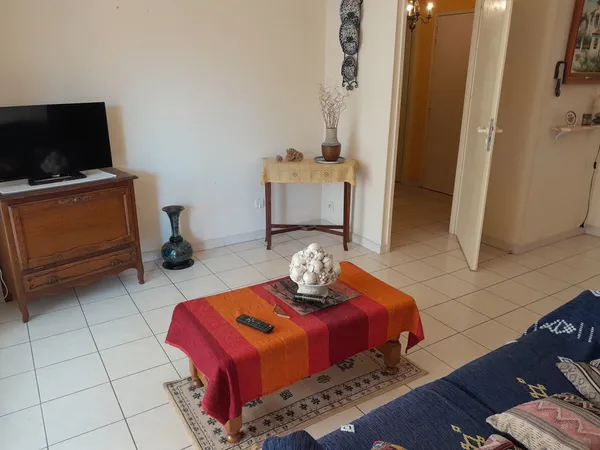APPARTEMENT T2 AVEC CELLIER ET PARKING 
