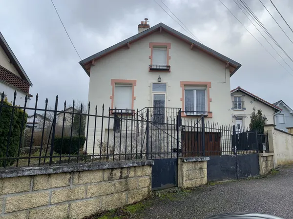 MAISON INDIVIDUELLE sur terrain 900 m2 clos 