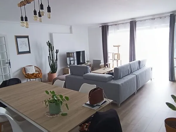T4 de 98 m² avec jardin privatif, garage et cuisine d'été 