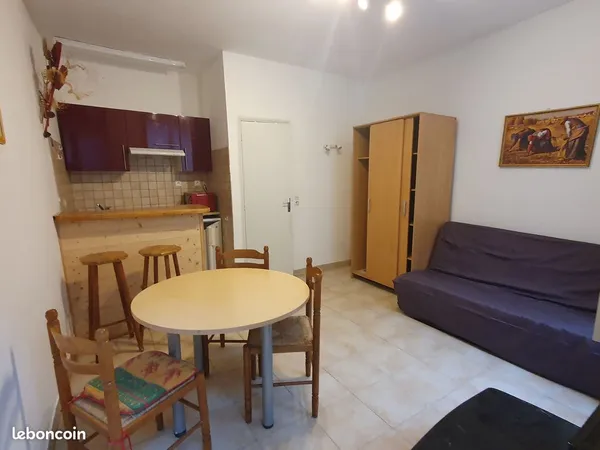 Studio 1 pièce 17 m² 