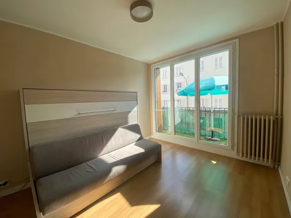 Studio avec balcon 