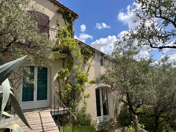 Villa avec jardin sur les hauteurs de Nyons 