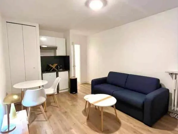 STUDIO MEUBLÉ - PARIS XIV - REFAIT À NEUF 