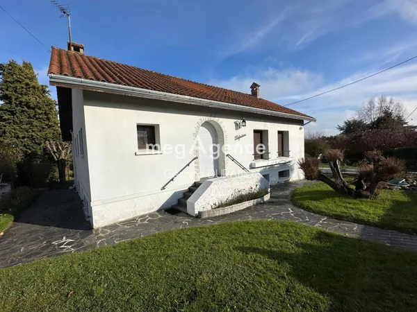Belle maison sur sous-sol des années 60, avec joli jardin 