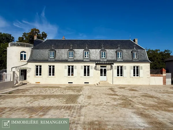 Maison de Maître Rénovée avec Gîte et Grandes Annexes 
