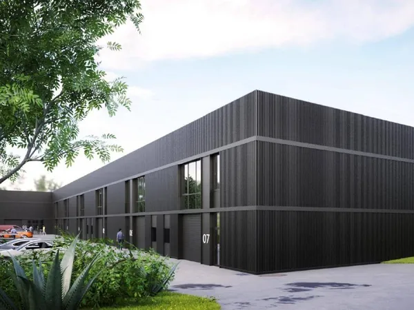 Local d'activité 2810 m² 