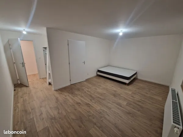 Chambre type "studio" / salle de bain wc individuel 
