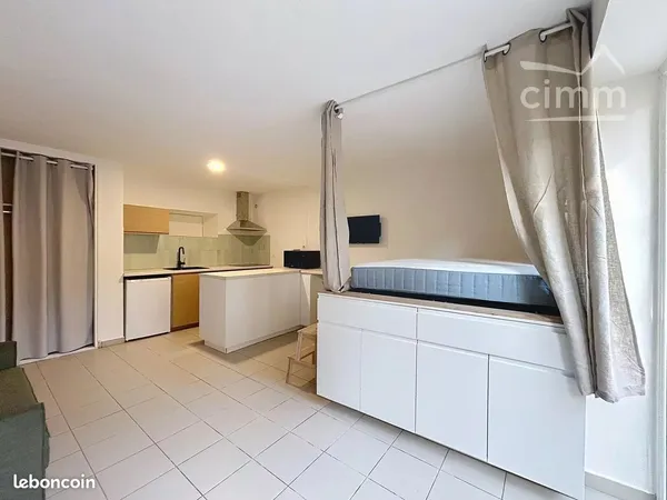 Studio 1 pièce 25 m² 