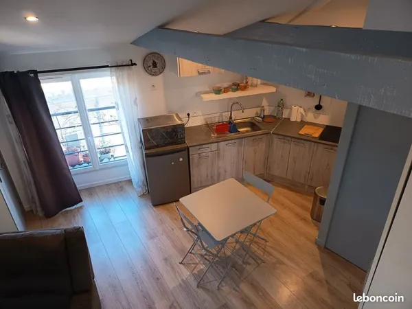 Studio Meublé refait à neuf 2ème étage avec mezzanine 