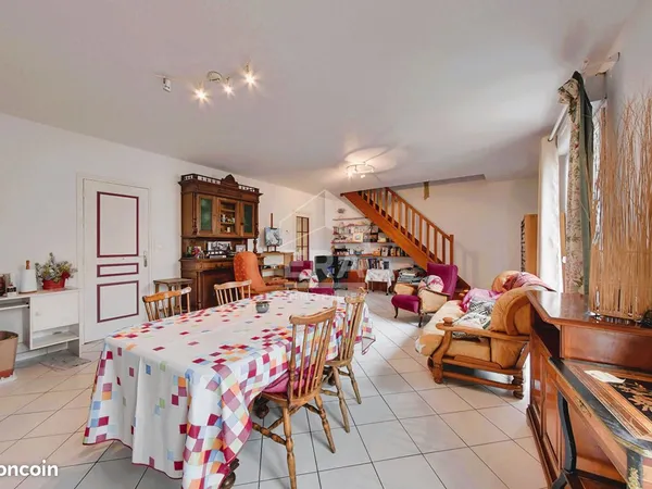 Maison 6 pièces 179 m² 