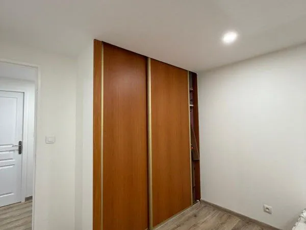 Maison mitoyenne d'un cote impasse 