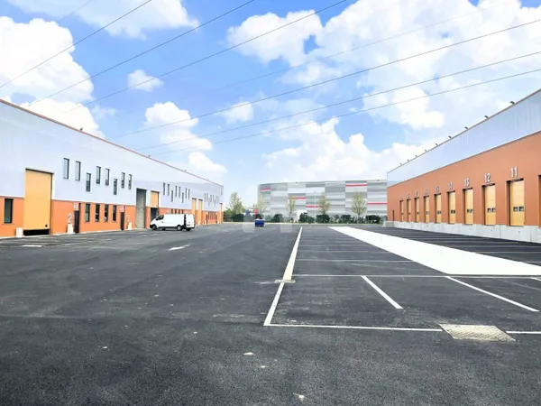 Local d'activité 1312 m² 