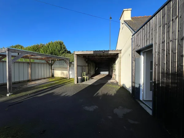 Maison à vendre à Arradon, plain pied 2 chambres - fort potentiel 