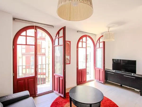 SAINT-JEAN-DE-LUZ - PROXIMITE DIRECT PLAGE ET PLACE LOUIS XIV - BEL APPARTEMENT - T3 