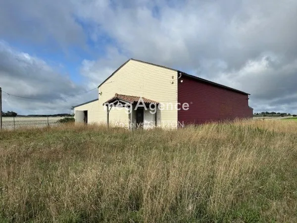 A 20 mn du Mans, bâtiment 280m², terrain 4700m² 