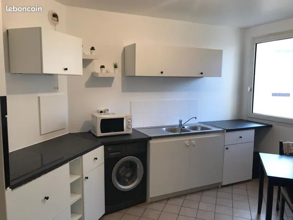 Jolie chambre dans un lumineux T3 de 71m2. Contrat et AP' 