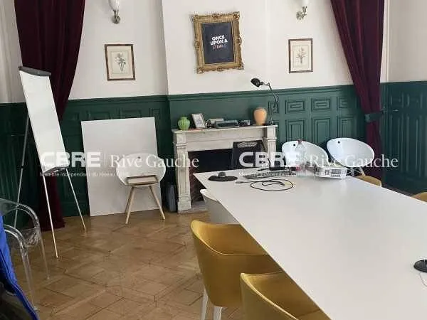 Bureaux 16 pièces 431 m² 
