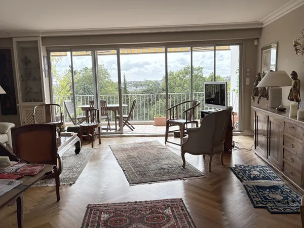 Bel appartement T5 traversant de 126 m² donnant sur une terrasse Sud Ouest avec vue panoramique sur 