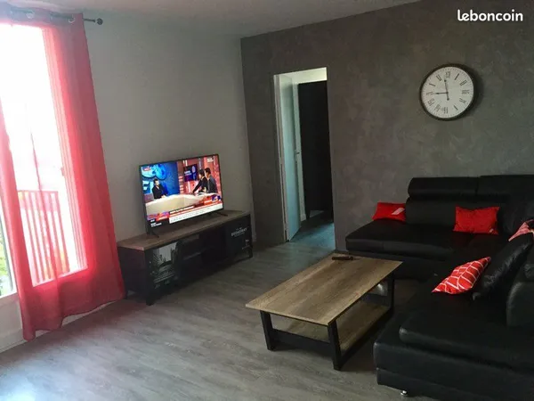 Chambre dans grand appartement à Compiègne 