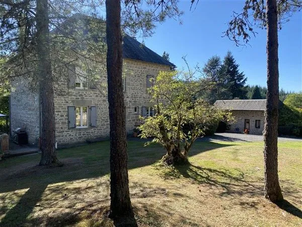 PROPRIETE DE CARACTERE AVEC PISCINE 