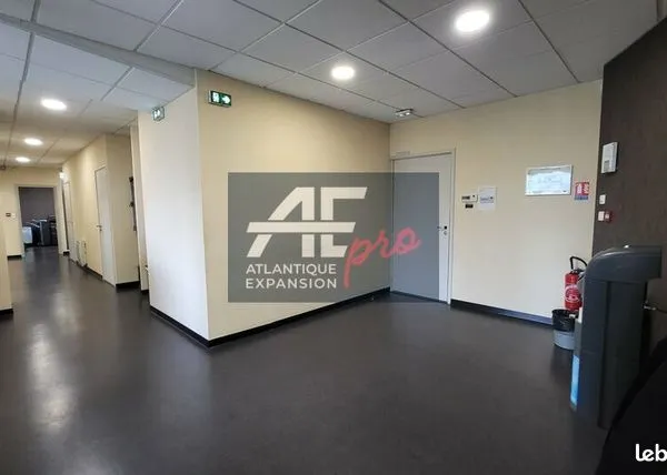 Bureaux 1 pièce 376 m² 