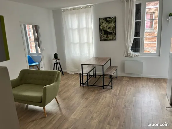 📍PROCHE Mairie et centre-ville - F2 meublé refait à neuf