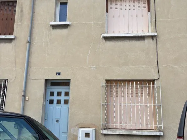 Maison avec extérieur 