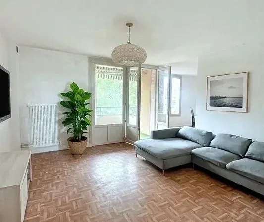 Appartement F3 rénové meublé 