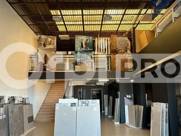 Local commercial 280 m² 