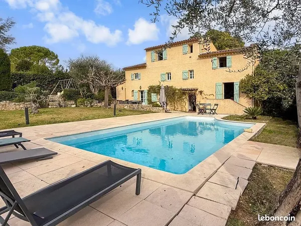 Mas 7 pièces 161 m² 