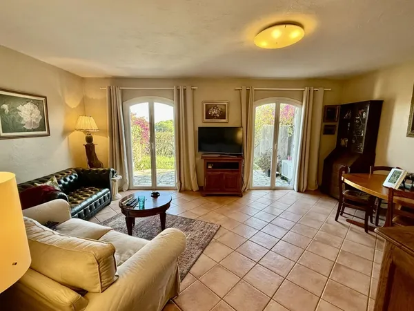 Vente maison Antibes dans domaine avec piscine et tennis 