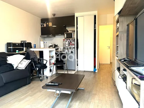 Studio dans immeuble de 2015, balcon et parking 