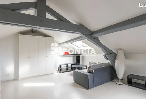 Studio 1 pièce 40 m² 