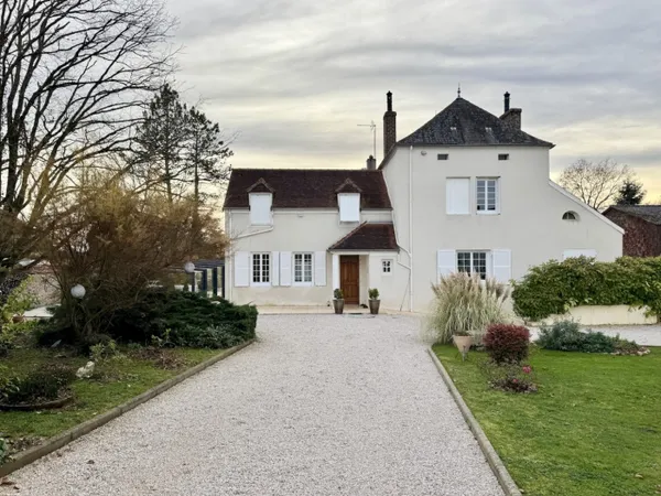 EXCLUSIVITÉ SUD BOURGOGNE PROPRIETE AVEC 2 HECTARES 