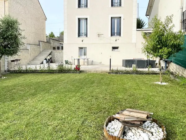 Maison Sarcelles Village, 110m2 Habitable, 145m2 Totale, Bon 
