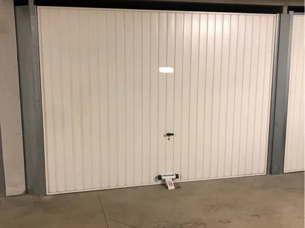 Grand garage 18 m2 Rillieux Village 