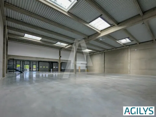 A LOUER : Logistique urbaine / entrepôts / activités - Programme neuf 