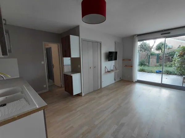 APPARTEMENT T2 + JARDIN + CAVE A LA ROCHE DE GLUN (26600) 