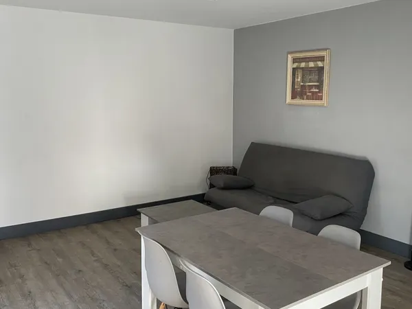 A louer Appartement 54 m2 670 EUR 