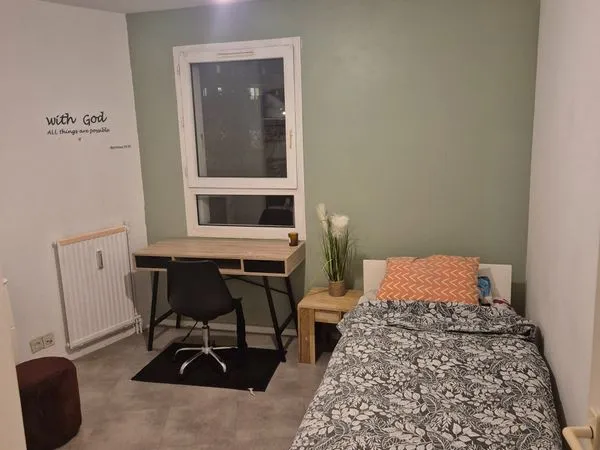 Chambre meublée sous location Saint Denis- Etudiante 